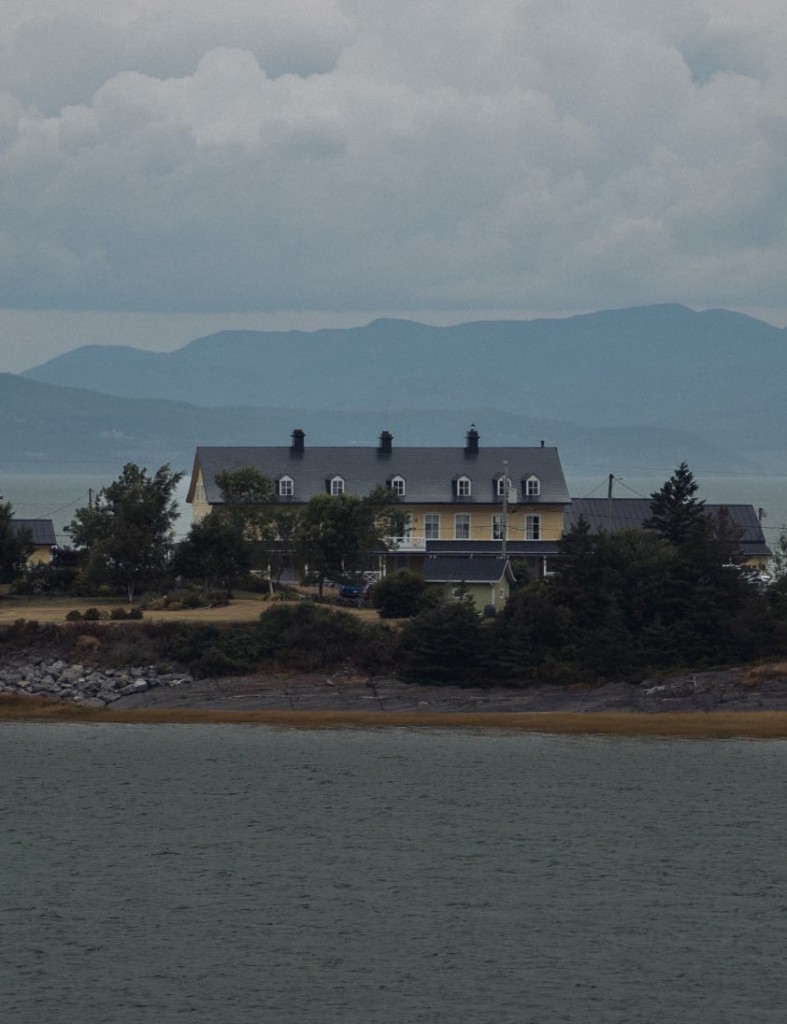 A house on the banks of the St. Lawrence in Rivière-Ouelle, Bas-Saint-Laurent.